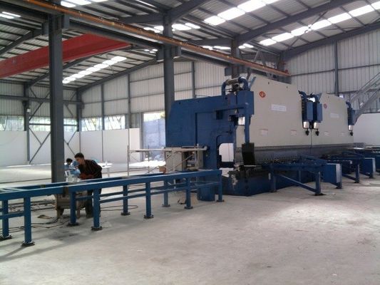 دستگاه خم کردن صفحه هیدرولیک CNC با اتصال دوگانه برای خط تولید قطب نور